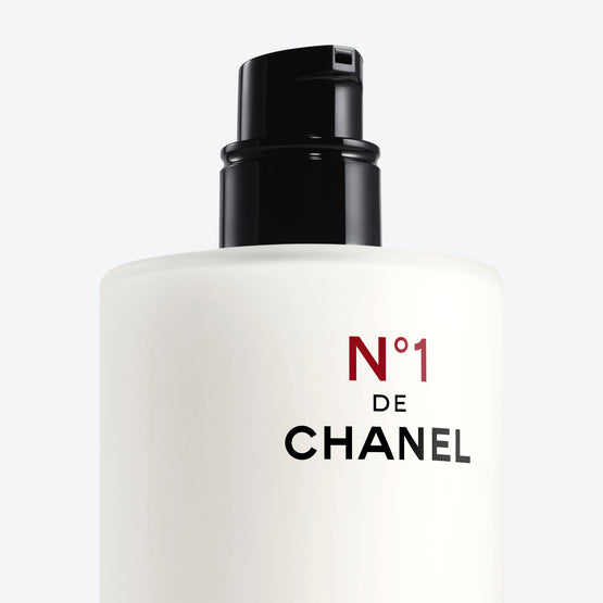 Chanel N°1 De Chanel Émulsion Jeunesse Affinante يحسّن ملمس البشرة – يخفف اللمعان – ينعمها